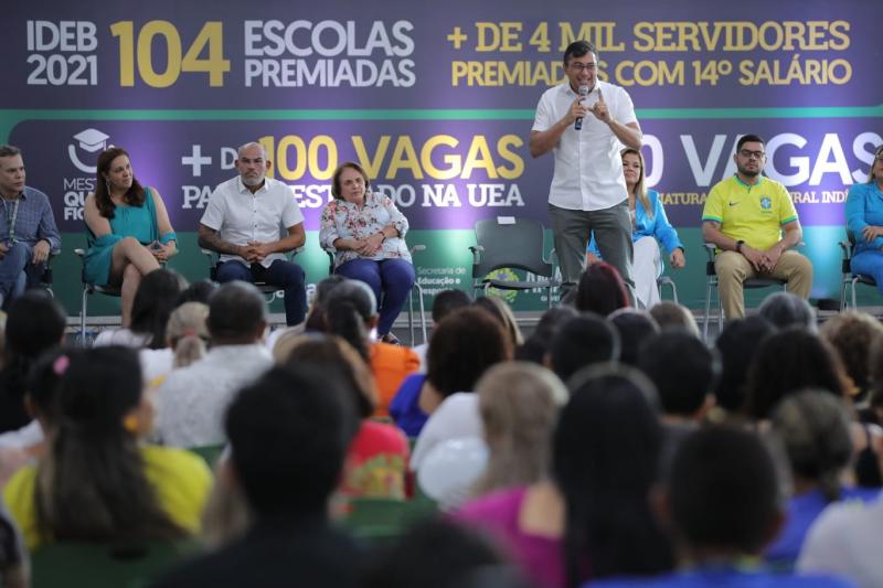 Wilson Lima anuncia pagamento do 14º salário na segunda (28/11) a educadores de escolas que superaram metas no Ideb