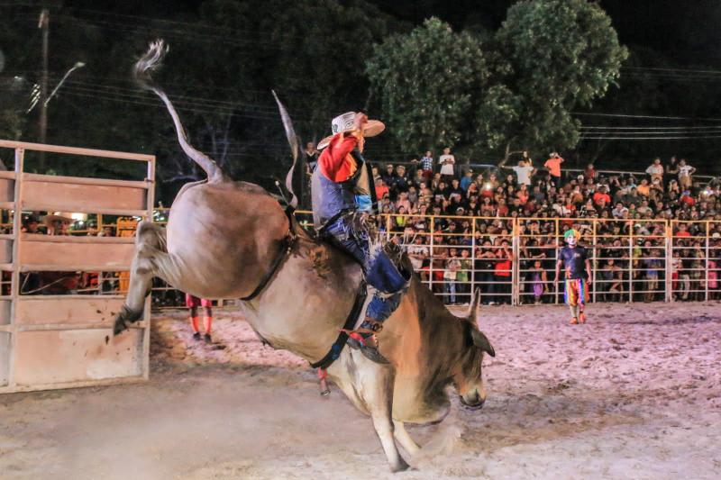 Peão do Pará é campeão do rodeio da 36ª Feira de Exposição Agropecuária de Parintins