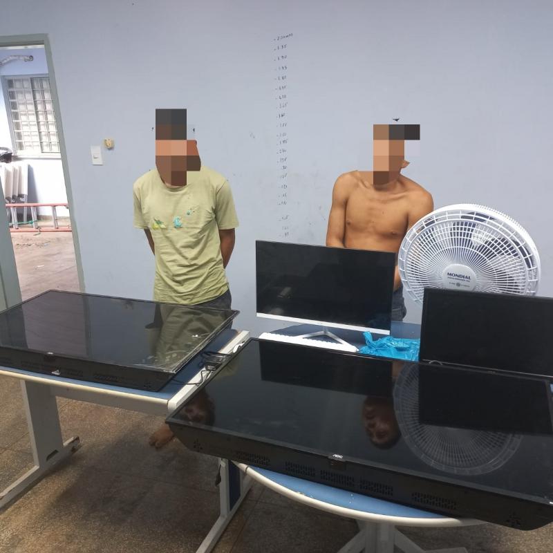 Policiais militares do 11º BPM prende em flagrante dupla por furto em Parintins 