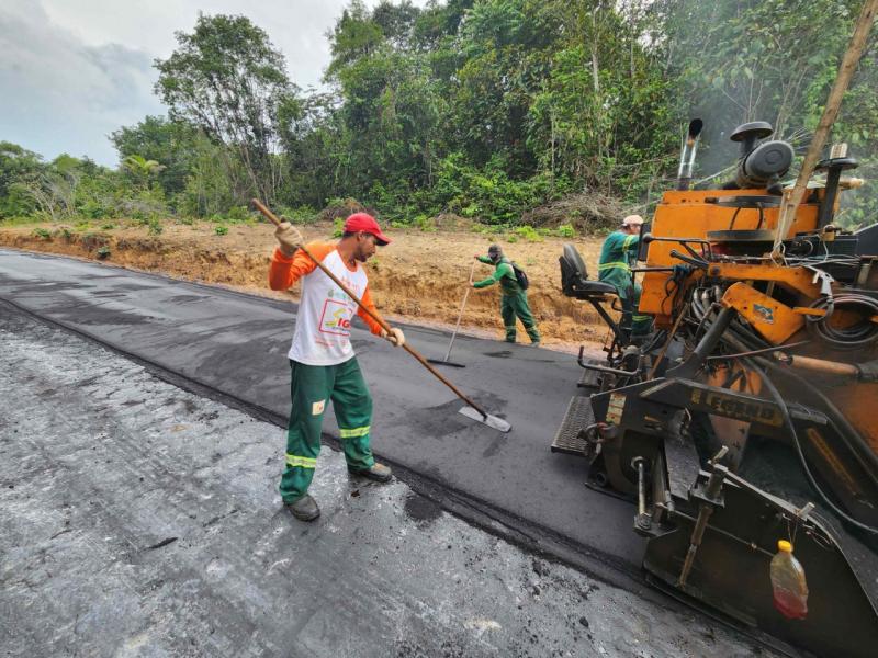 Governo do Estado avança na pavimentação do ramal Sulivan Portela, em Rio Preto da Eva