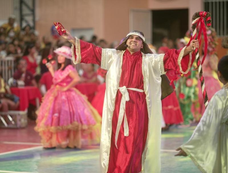 Cultura: Israel Paulain se apresenta de pastor guia no Festival das Pastorinhas de Parintins