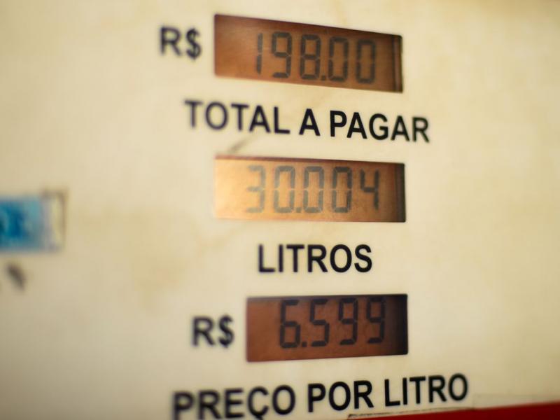 Secretaria do Consumidor notifica oito entidades representantes de postos de combustíveis