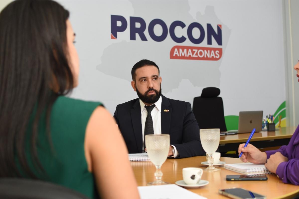 Procon-AM orienta pais de alunos sobre contratação de transporte escolar