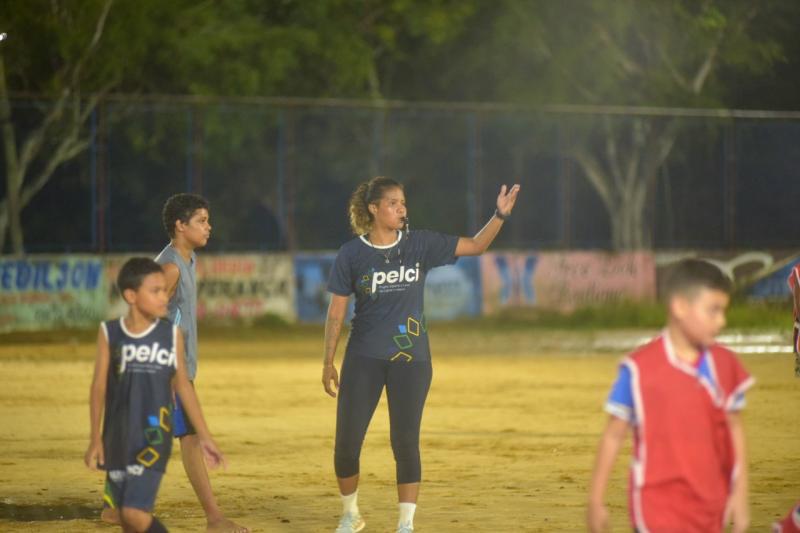 Treinadora de Futebol do Pelci destaca a importância do esporte para os atletas