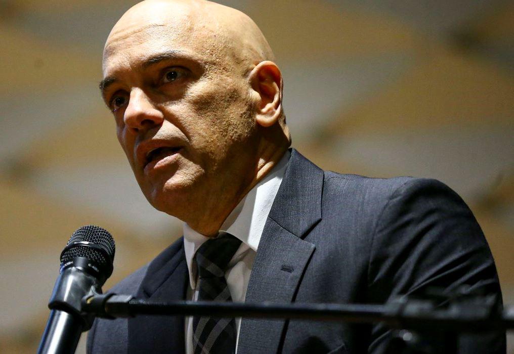 Moraes abre inquérito contra governador e ex-secretário do DF