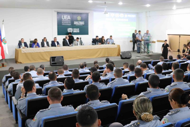 Capitães da PMAM participam de Aula Magna do Curso de Aperfeiçoamento de Oficiais