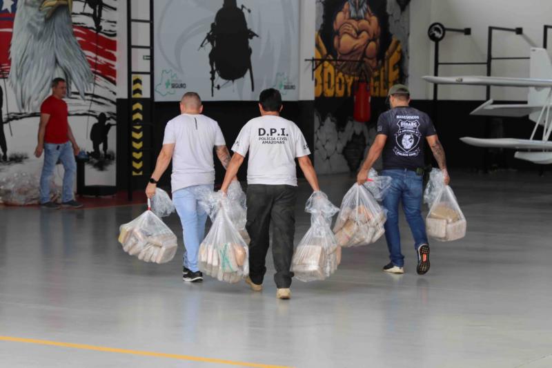 Aeronave de Asa fixa da SSP-AM transporta mais de 2 toneladas de entorpecentes apreendidas no estado Aeronave de Asa fixa da SSP-AM transporta mais de 2 toneladas de entorpecentes apreendidas no estado