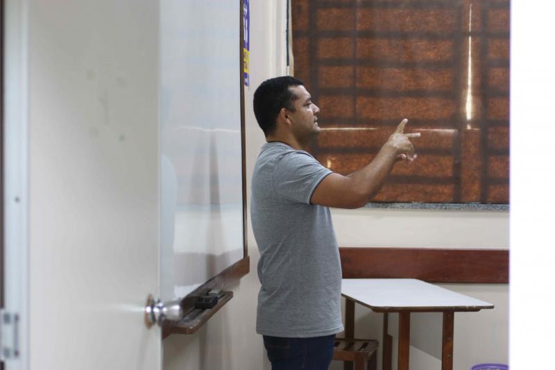 Escola da rede pública tem vagas abertas para alunos com deficiência auditiva Escola da rede pública tem vagas abertas para alunos com deficiência auditiva