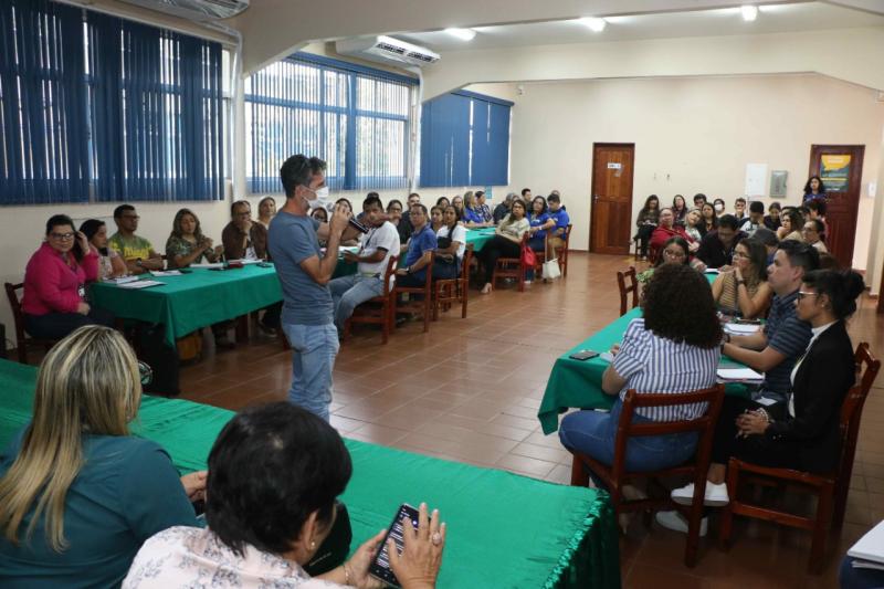Educadores da rede estadual participam de encontro sobre o Novo Ensino Médio  Educadores da rede estadual participam de encontro sobre o Novo Ensino Médio