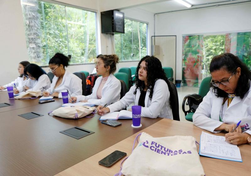 Alunas amazonenses participam de projeto nacional de incentivo à pesquisa científica Alunas amazonenses participam de projeto nacional de incentivo à pesquisa científica