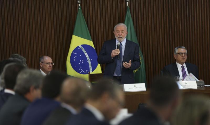 Lula acerta criação de plano comum de obras com governadores Lula acerta criação de plano comum de obras com governadores
