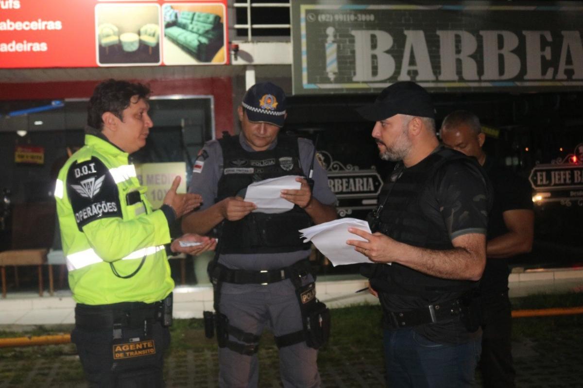 Carnaval na Floresta: Em Manaus, 18 postos de combustíveis são fiscalizados para inibir uso de 'Paredão' de som Carnaval na Floresta: Em Manaus, 18 postos de combustíveis são fiscalizados para inibir uso de 'Paredão' de som