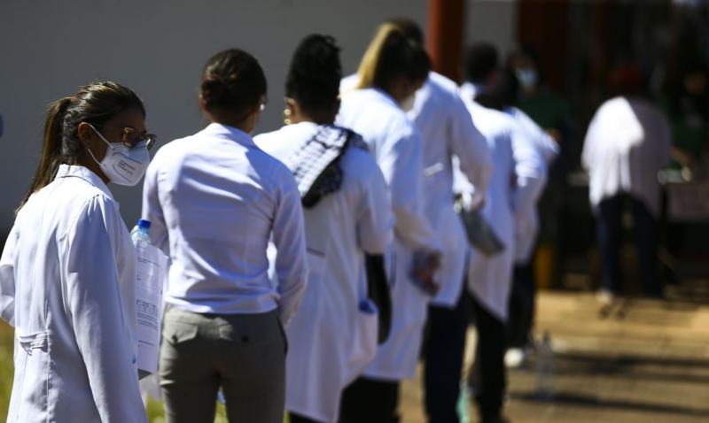 Brasil tem 546 mil médicos; proporção é de 2,56 por mil habitantes Brasil tem 546 mil médicos; proporção é de 2,56 por mil habitantes