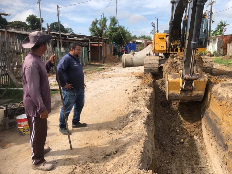 Bairro da União recebe sistema de drenagem, sarjetas, meio fio e asfaltamento Bairro da União recebe sistema de drenagem, sarjetas, meio fio e asfaltamento