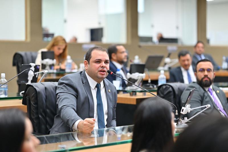 Roberto Cidade propõe programa de geração de emprego, renda e qualificação profissional para jovens Roberto Cidade propõe programa de geração de emprego, renda e qualificação profissional para jovens