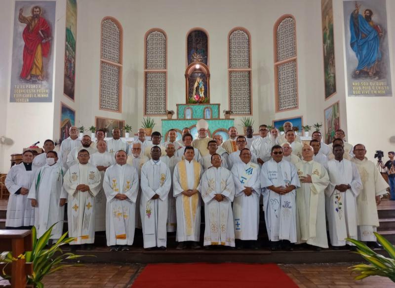Diocese de Parintins celebra missa de agradecimento pelos 23 anos de pastoreio de Giuliano Frigeni Diocese de Parintins celebra missa de agradecimento pelos 23 anos de pastoreio de Giuliano Frigeni