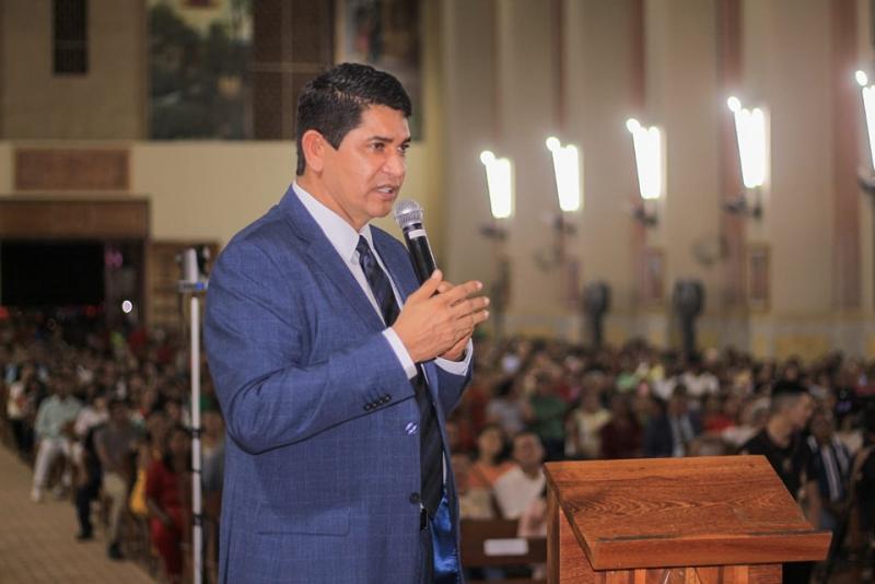 Em missa de acolhimento ao novo bispo, Bi Garcia destaca parceria com Dom Giuliano para avanços na educação, saúde e social