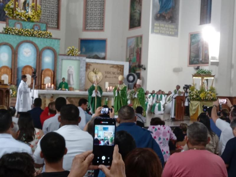 Dom José Albuquerque toma posse como 5° bispo da Diocese de Parintins
