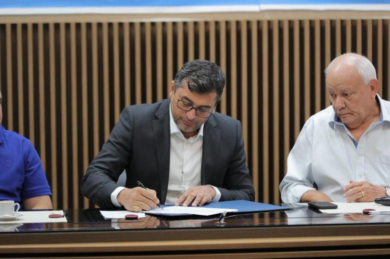 Wilson Lima concede incentivo fiscal para 66 empresas do Polo Industrial de Manaus