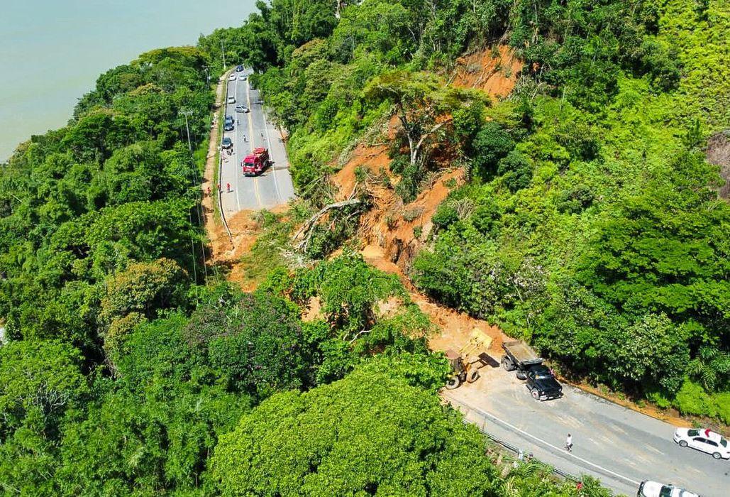 Lula visita áreas atingidas por temporais no litoral norte de SP