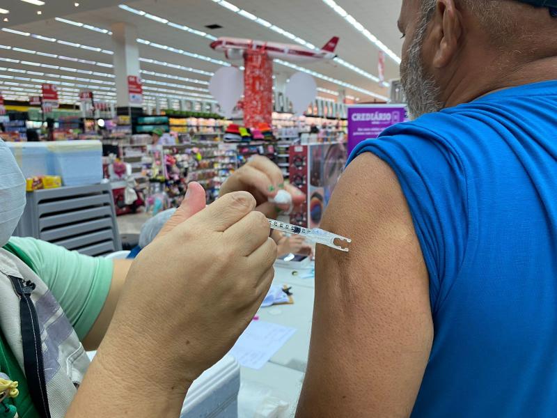 Mais de 1,3 mil pessoas se vacinaram contra a Covid-19 durante a campanha Vacine Já em supermercados, nesta sexta-feira