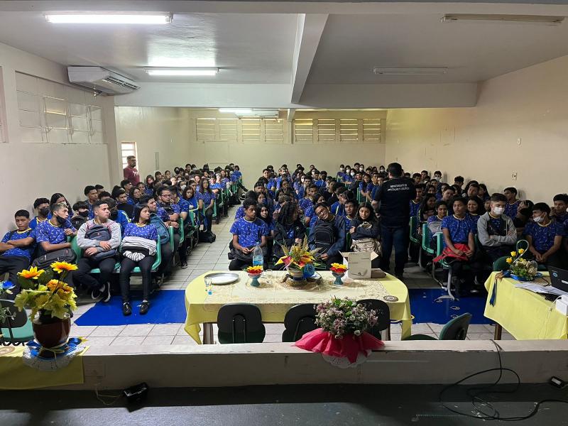 Escola de Parintins recebe ação do DPV para 292 alunos da rede estadual de ensino