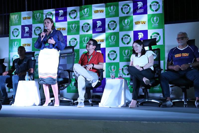 Mais de mil atletas participam de competição promovida pela UEA