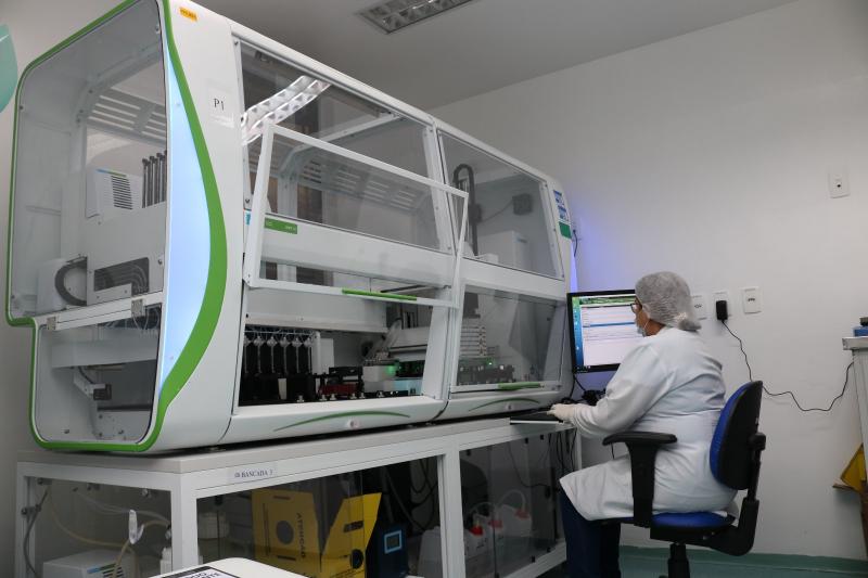 Hemoam realiza testes de detecção precoce de malária no sangue de doadores