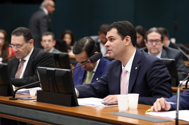 Saullo Vianna questiona secretário da Tributária, que garante segurança jurídica às empesas da ZFM 