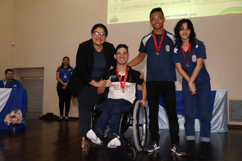 Primeira edição do Fórum Jovem Vencedor premia alunos destaques de olimpíadas e aprovados em vestibulares