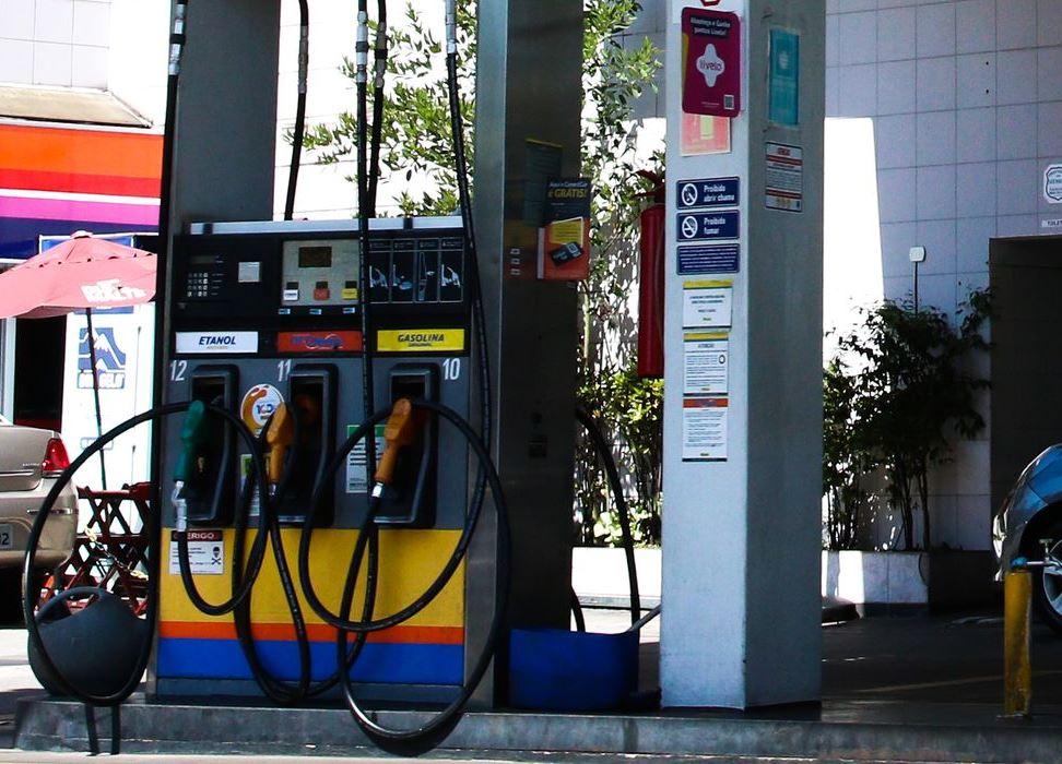 Gasolina sobe 6,09% após reoneração dos combustíveis