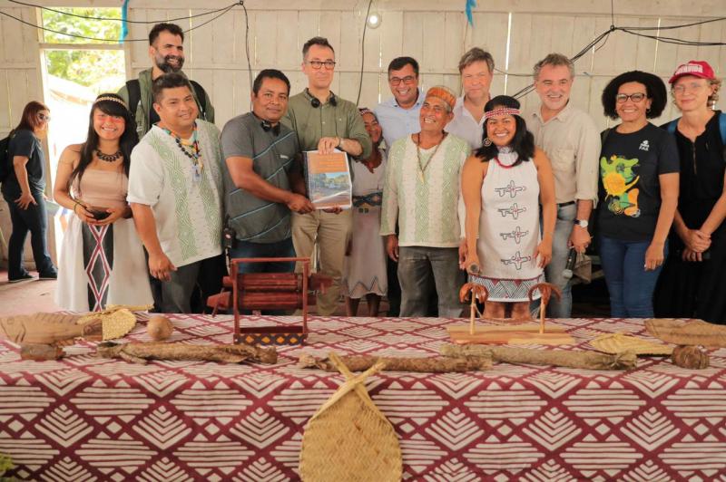 Wilson Lima e vice-chanceler alemão visitam comunidade rural com foco no desenvolvimento sustentável