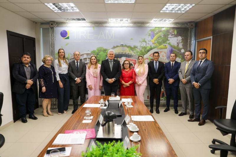 SSP-AM participa da assinatura do termo de cooperação técnica da ouvidoria da mulher no TRE-AM