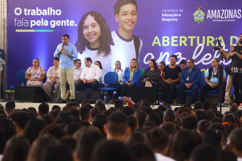 Wilson Lima anuncia convocação de 299 aprovados no concurso da Secretaria de Educação  