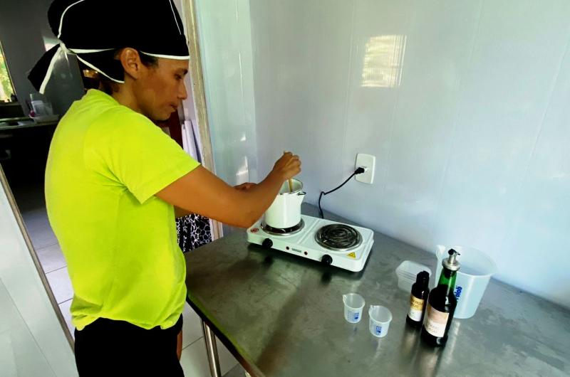 Guardiã da floresta: empreendedora gera renda por meio de cosméticos naturais da reserva sustentável Puranga Conquista