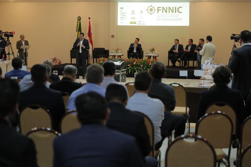 Em encontro com ministro das Cidades, Wilson Lima diz que política de habitação deve contemplar serviços públicos