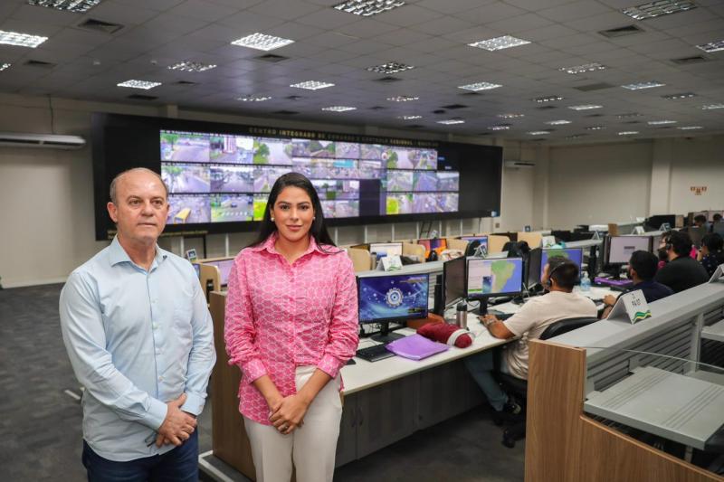 Deputada Mayra Dias debate policiamento no interior e violência contra mulher com secretário de Segurança