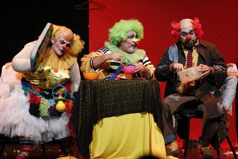 O circo está na rua: Festival gera entretenimento e valoriza o artista circense local