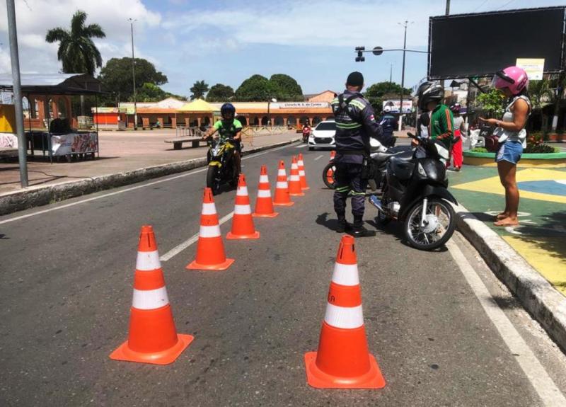 Blitz: Falta de capacete, documentação e irregularidades em veículos são alvos da EMTT