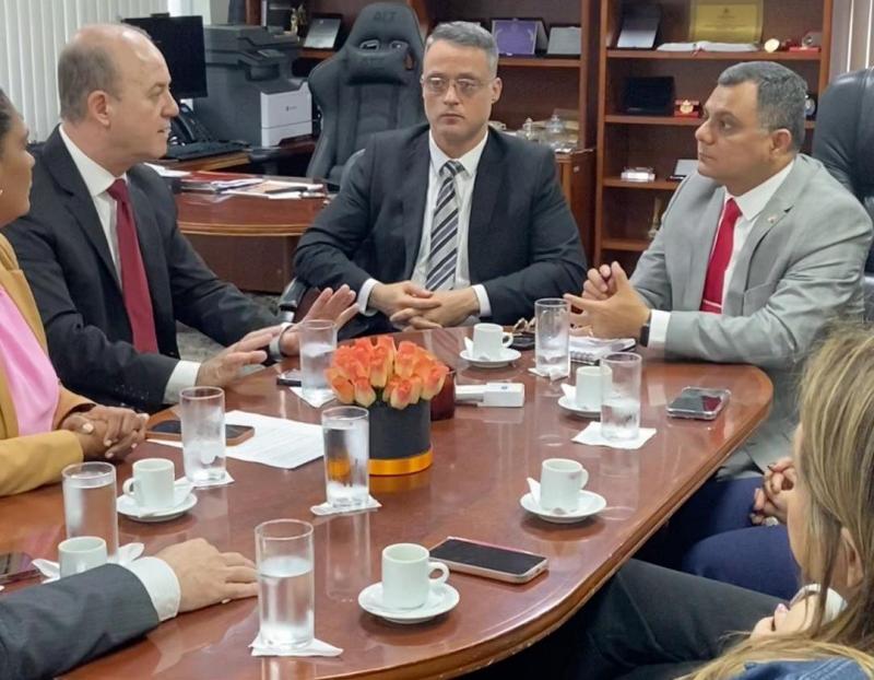 Integração: SSP-AM participa de reunião com MPAM para fortalecer ações em unidades de ensino