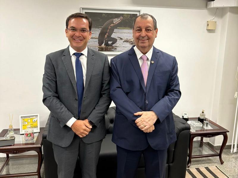 Em Brasília, Mateus Assayag apresenta sugestão de novos modelos construtivos para escolas de várzea