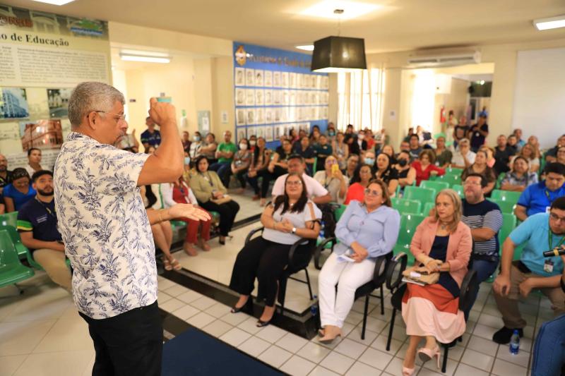 Secretaria de Educação oferece curso de Libras a servidores para atendimento com acessibilidade linguística 