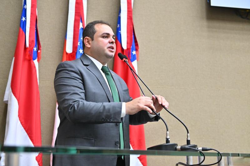 Roberto Cidade propõe presença de profissional de Psicopedagogia nas redes pública e privada de ensino