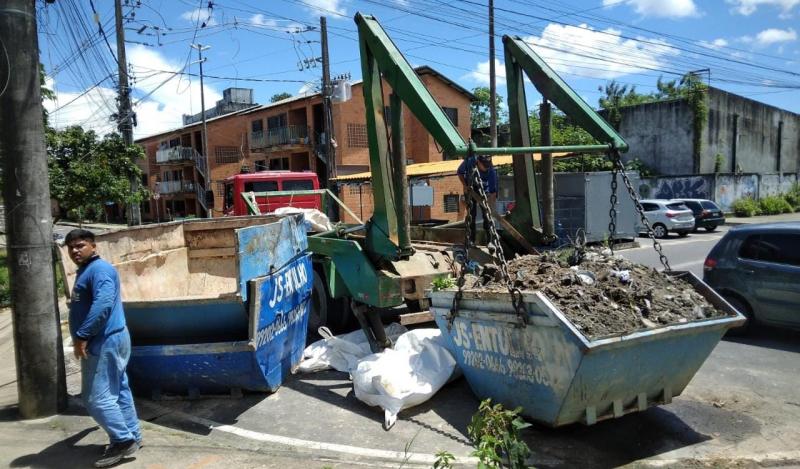 UGPE retira 40 toneladas de lixo do entorno do igarapé do Mestre Chico, área do Prosamin
