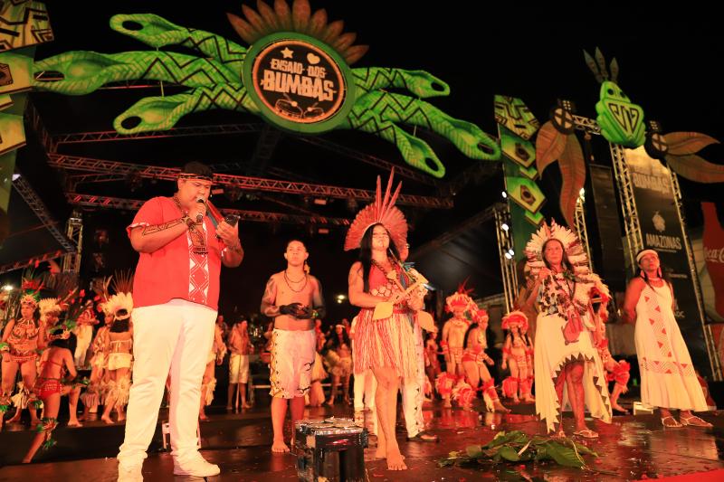 Povos indígenas são homenageados no Curral do Garantido em Manaus