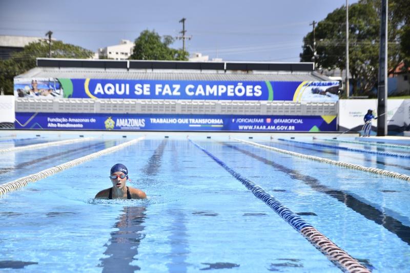 Nadadora amazonense embarca para a Copa Norte de Natação, no Maranhão