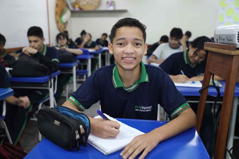 No Dia da Educação, Governo do Amazonas destaca iniciativas educacionais que transformam vidas