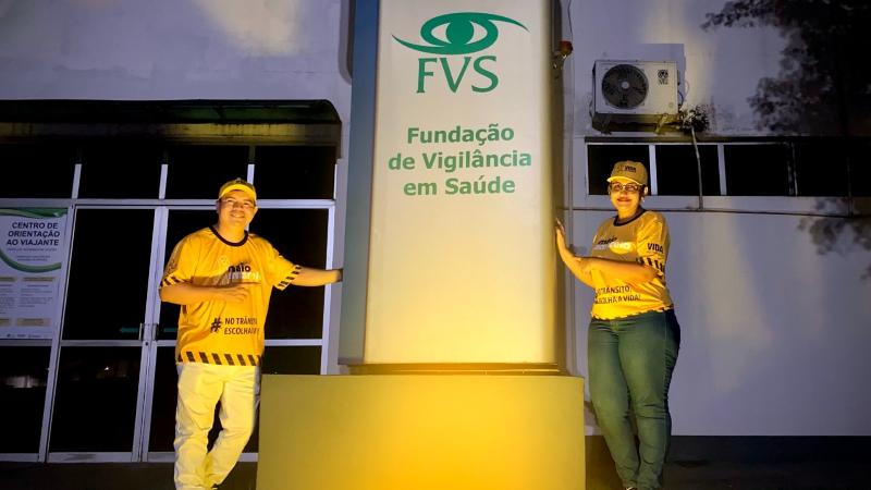 Maio Amarelo: FVS-RCP recebe iluminação alusiva ao movimento sobre conscientização para redução de acidentes de trânsito