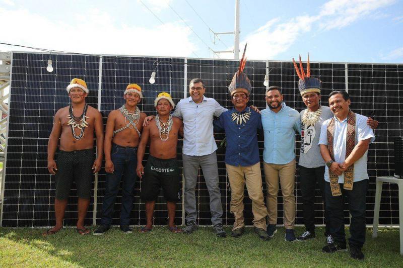 Brilha Amazonas: Wilson Lima entrega placas de energia solar a comunidades indígenas do Rio Negro
