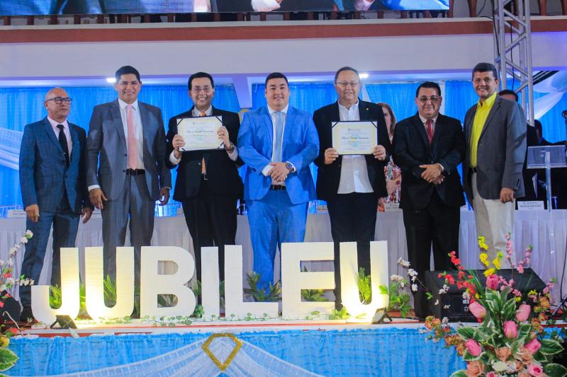 Bi Garcia prestigia outorga de cidadania parintinense ao deputado Silas Câmara e pastor Jônatas Câmara